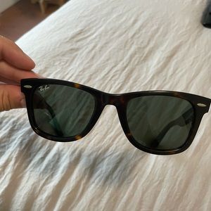 Ray ban wayfarer sunglasses tortoise